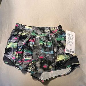 NWT Hotty-Hot Low Rise Lined 4 inch size 4 pain drift multi